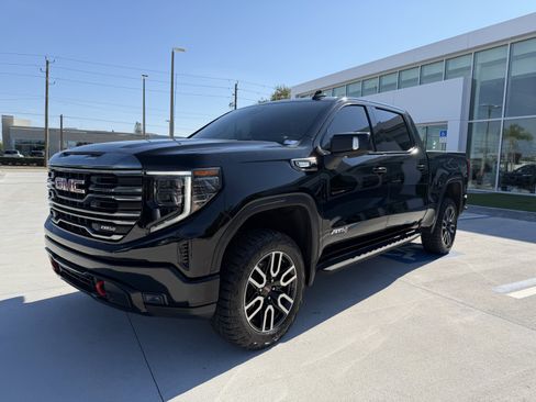 Used 2022 GMC Sierra 1500 AT4 w/ AT4 Preferred Package image 9