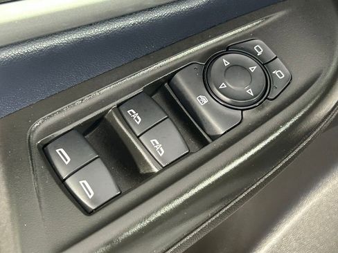 Used 2023 Chevrolet Bolt EUV Premier FWD image 32