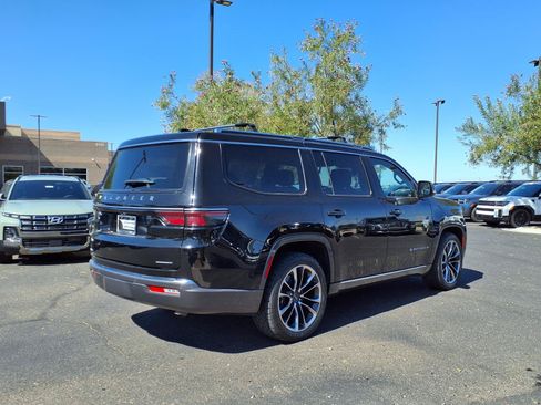 Used 2022 Jeep Wagoneer Series III w/ Premium Group I AWD/4WD image 6