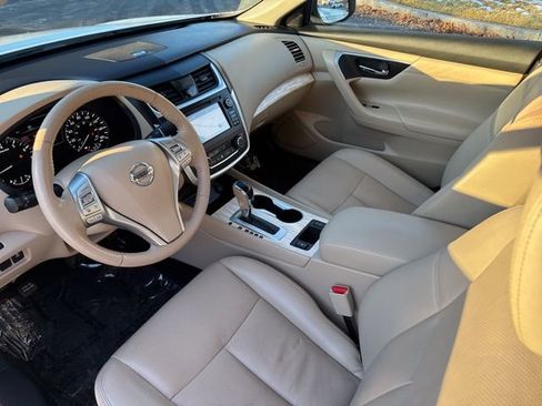 Used 2016 Nissan Altima 2.5 SL w/ 2.5 Technology Package image 20