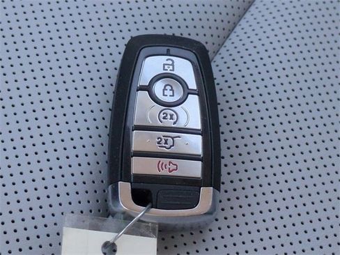 Certified 2025 Ford Explorer Platinum w/ Ultimate Package image 29