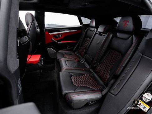 Used 2022 Lamborghini Urus AWD/4WD image 48