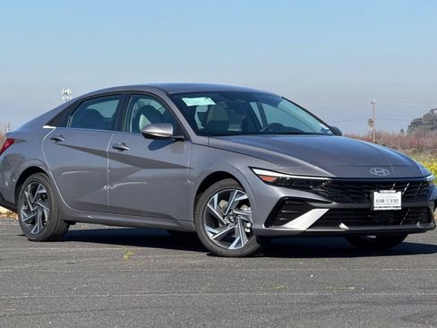 New 2026 Hyundai Elantra Limited image 2