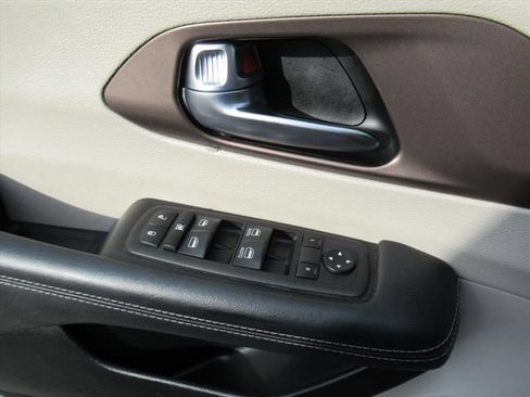 Certified 2023 Chrysler Voyager LX FWD image 19