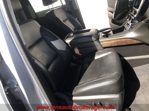 Used 2019 Chevrolet Suburban LT image 25