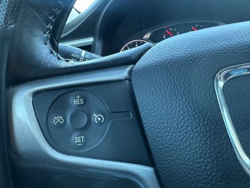 Used 2017 GMC Acadia SLT image 36