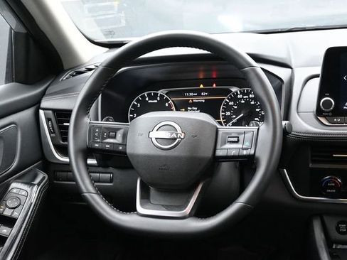 Used 2025 Nissan Rogue SV FWD image 10