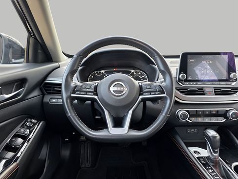 Used 2024 Nissan Altima 2.5 SR FWD image 18