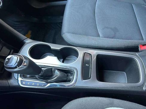 Used 2018 Chevrolet Cruze LT w/ Convenience Package image 27