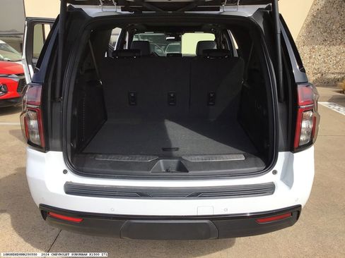 Used 2024 Chevrolet Suburban Z71 w/ Luxury Package image 18