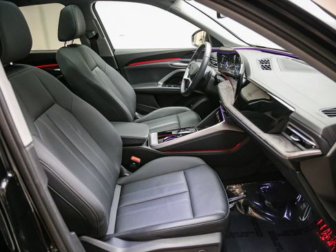 Certified 2025 Audi Q5 Premium w/ Convenience Package AWD/4WD image 17