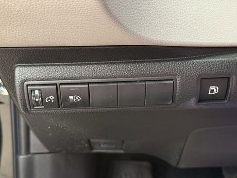 Used 2025 Toyota Corolla LE image 23
