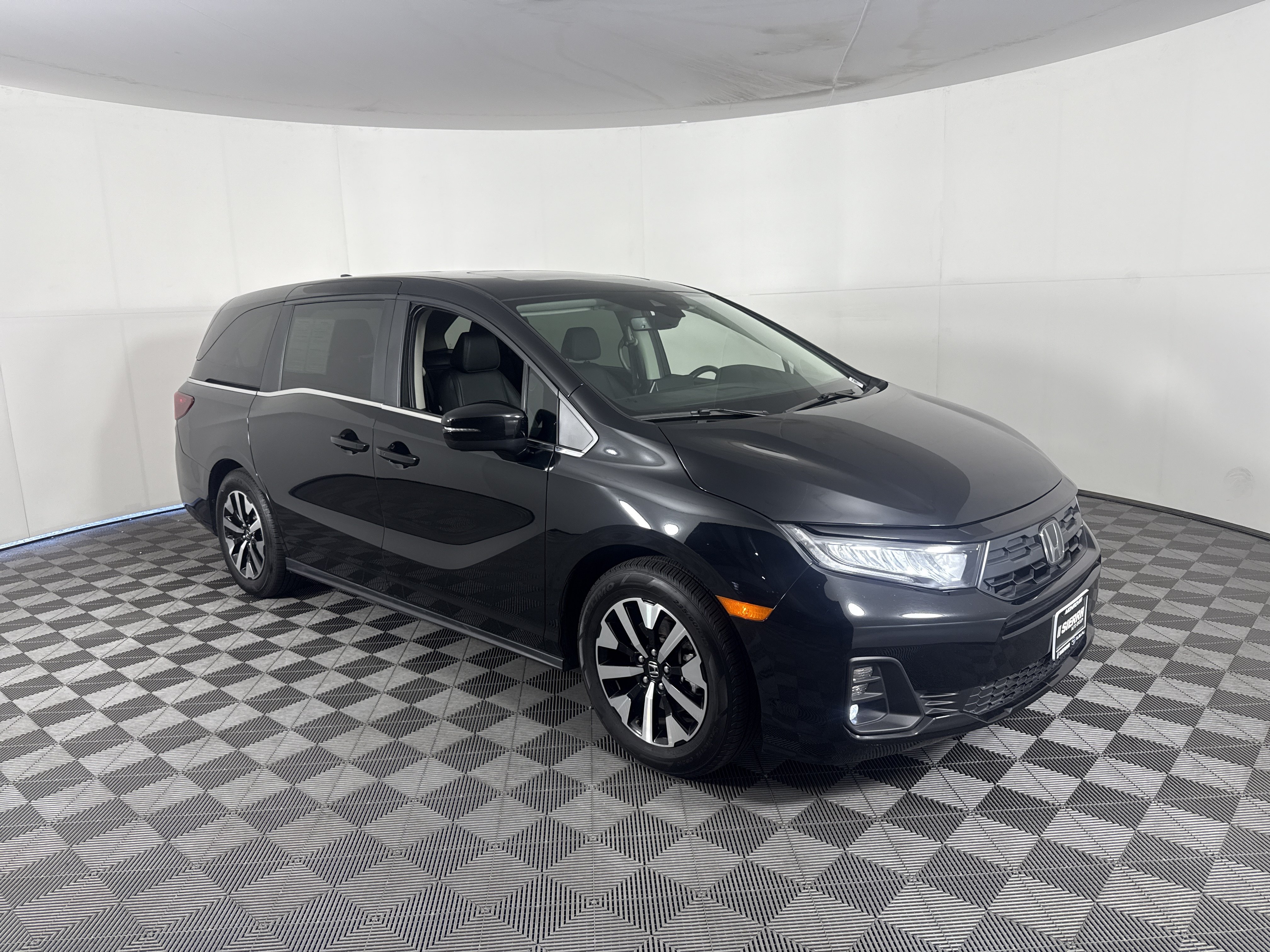 Used 2025 Honda Odyssey EX-L image 3