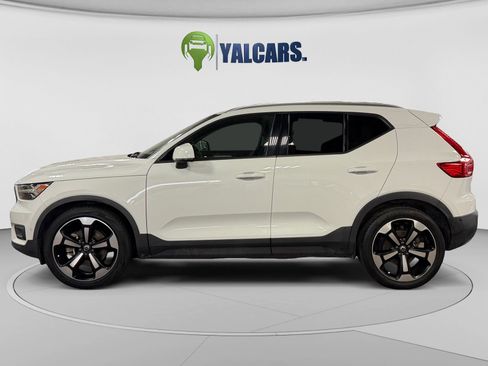 Used 2019 Volvo XC40 T4 Momentum FWD image 2
