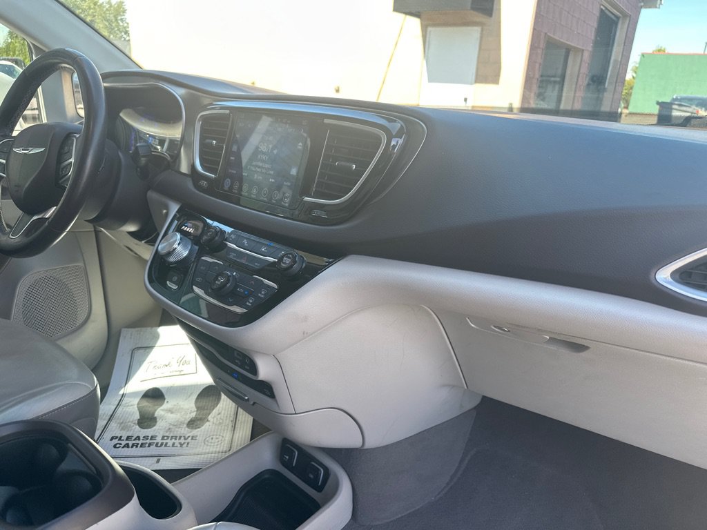 Used 2017 Chrysler Pacifica Touring-L Plus w/ Advanced Safetytec Group FWD image 8