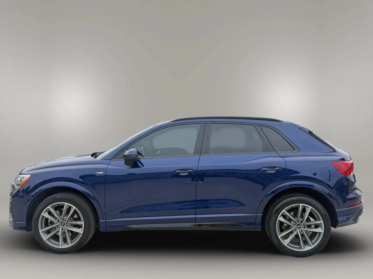 Used 2022 Audi Q3 2.0T Premium w/ Black Optic Sport Package AWD/4WD image 4