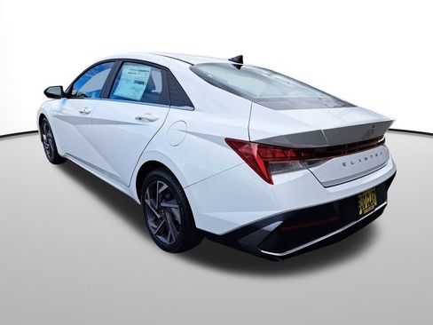 New 2025 Hyundai Elantra SEL image 8