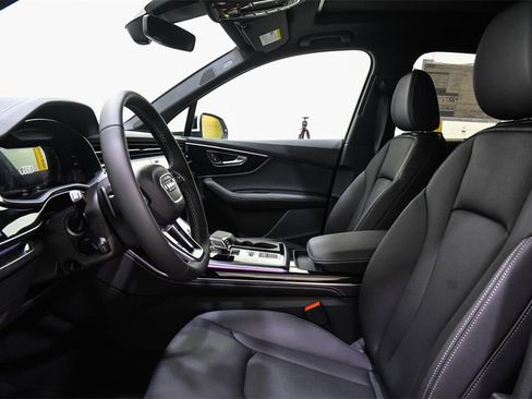Used 2025 Audi Q7 2.0T Premium Plus w/ Premium Plus Package image 32
