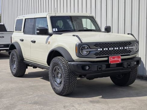 New 2025 Ford Bronco Badlands AWD/4WD image 2