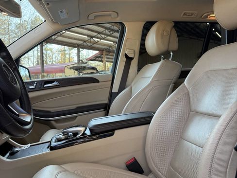 Used 2017 Mercedes-Benz GLS 550 4MATIC image 10