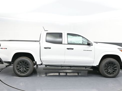 New 2026 Chevrolet Colorado W/T w/ WT Custom Package AWD/4WD image 8