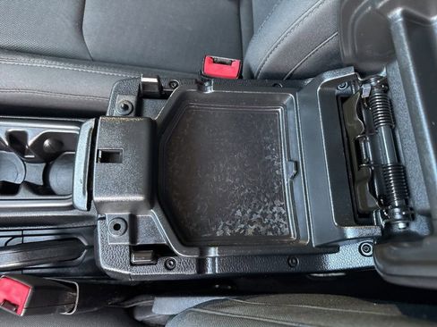 Used 2018 Jeep Wrangler Unlimited Sport S image 25