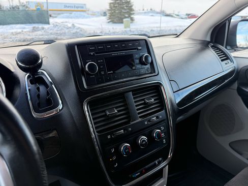 Used 2012 Dodge Grand Caravan SXT image 30