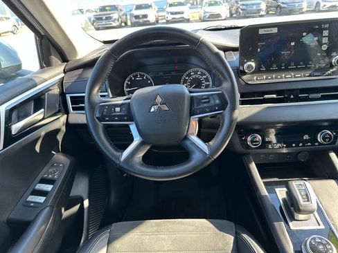 Used 2024 Mitsubishi Outlander SE AWD/4WD image 16