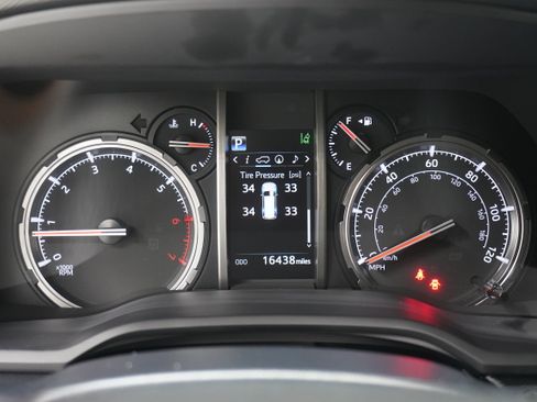 Used 2023 Toyota 4Runner TRD Off-Road Premium w/ Off Road Premium Plus Package AWD/4WD image 18