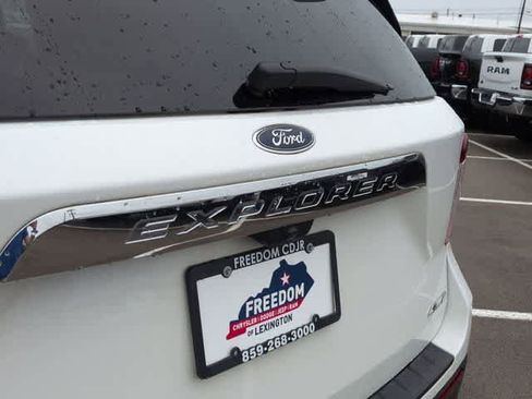Used 2023 Ford Explorer XLT w/ Equipment Group 202A AWD/4WD image 13