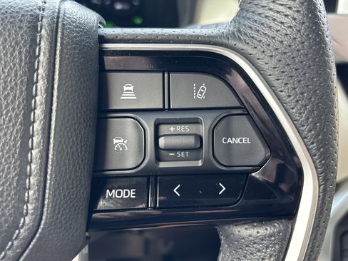 Used 2023 Toyota Sequoia Capstone AWD/4WD image 18