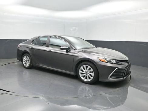 Used 2024 Toyota Camry LE FWD image 31