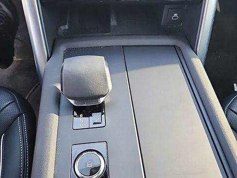 Used 2023 Land Rover Discovery S R-Dynamic image 15