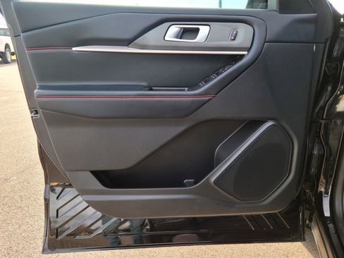 Used 2025 Ford Explorer ST-Line image 8