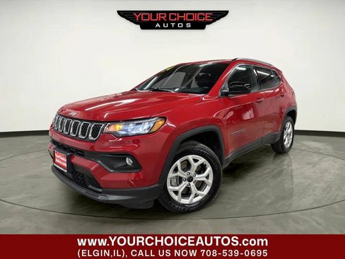 Used 2024 Jeep Compass Latitude AWD/4WD image 1