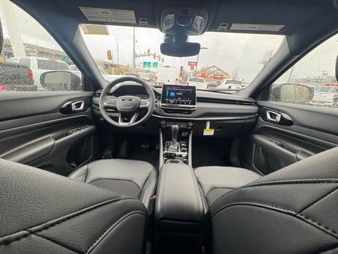 New 2026 Jeep Compass Latitude image 14