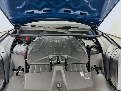 New 2025 Porsche Cayenne GTS image 31