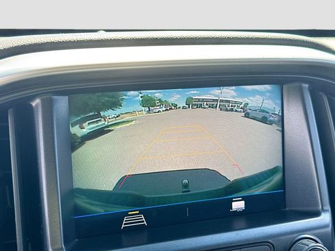 Used 2022 Chevrolet Colorado LT w/ Safety Package image 16