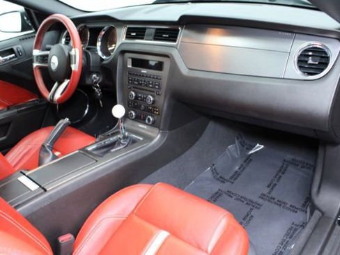 Used 2010 Ford Mustang GT Premium image 22