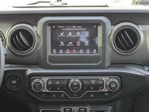 Used 2023 Jeep Gladiator Overland AWD/4WD image 17