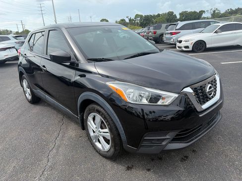 Used 2020 Nissan Kicks S FWD image 1