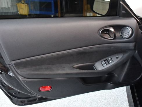 Used 2024 Nissan Z Performance w/ Floor Mat Package RWD image 22
