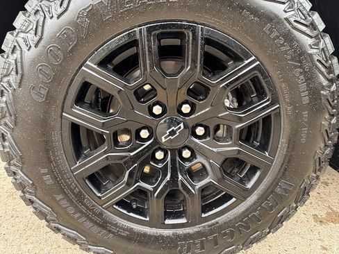 Used 2023 Chevrolet Colorado Trail Boss w/ Technology Package AWD/4WD image 43