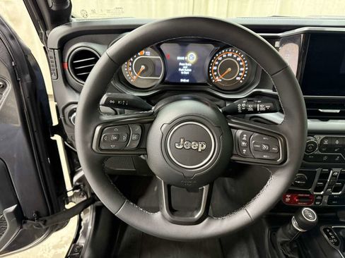 Used 2025 Jeep Wrangler Unlimited Rubicon w/ XTREMEE 35" Tire Package image 11