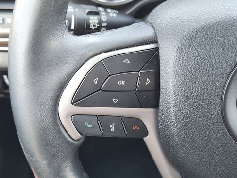 Used 2018 Jeep Grand Cherokee Overland image 38