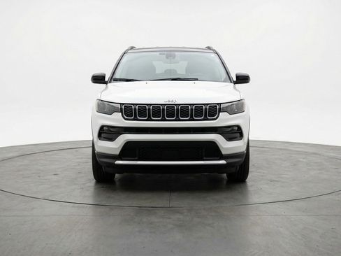 Used 2025 Jeep Compass Limited AWD/4WD image 2