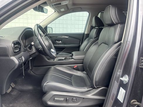 Used 2023 Honda Pilot Elite image 3