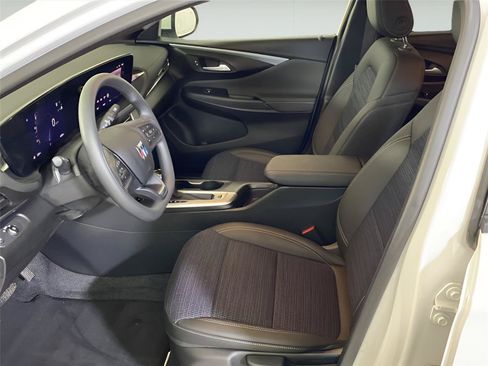 Used 2024 Buick Envista Preferred w/ Advanced Safety Package FWD image 22