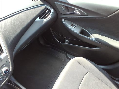 Used 2024 Chevrolet Malibu LT image 32