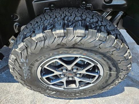 New 2025 Jeep Wrangler Unlimited Rubicon w/ Convenience Group image 8